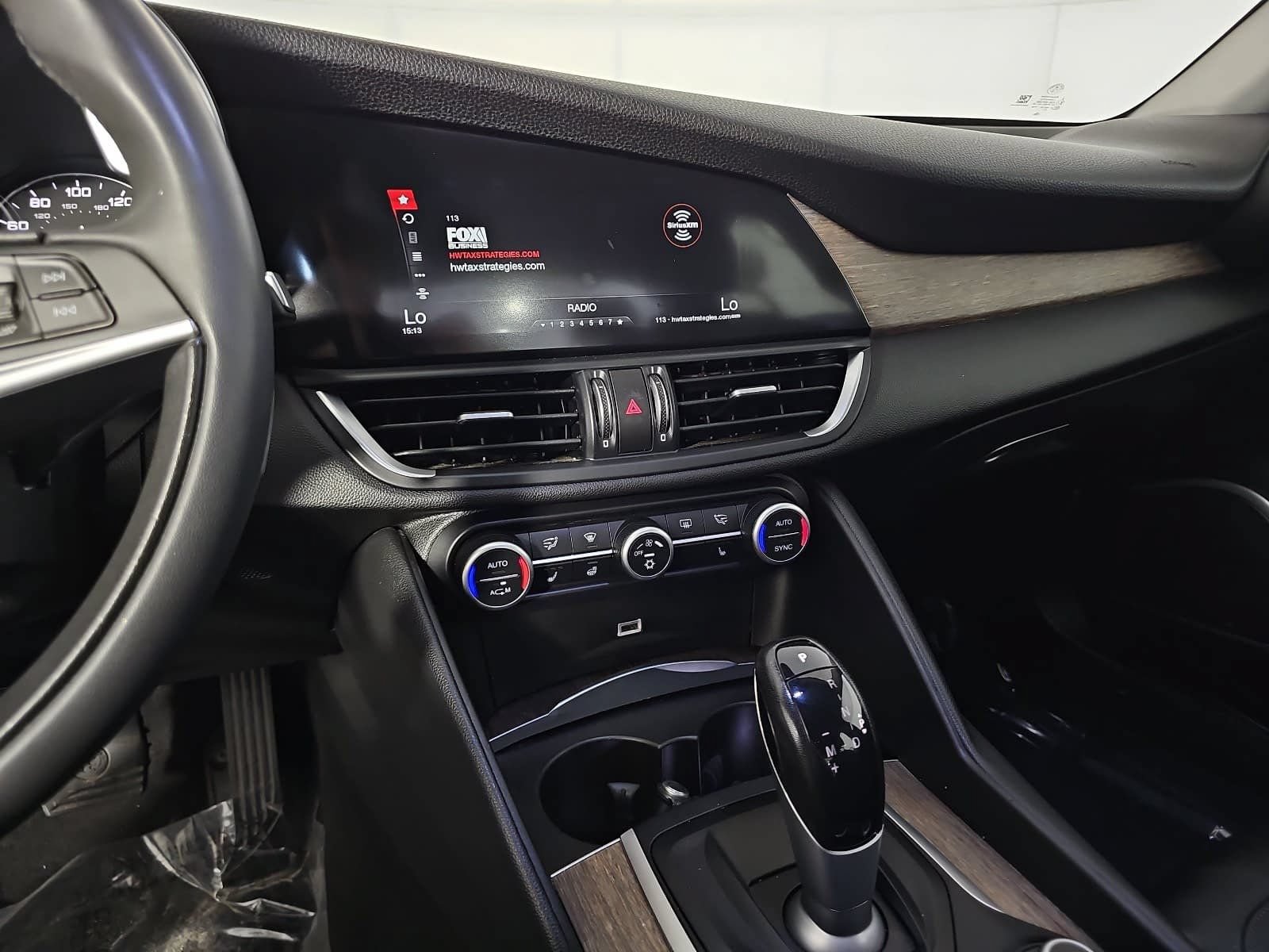 Used 2017 Alfa Romeo Giulia Ti w/ TI Performance Package AWD/4WD image 18