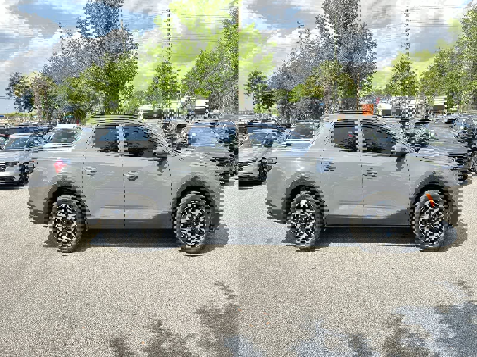 Used 2023 Hyundai Santa Cruz Limited w/ Tow & Go Package image 7