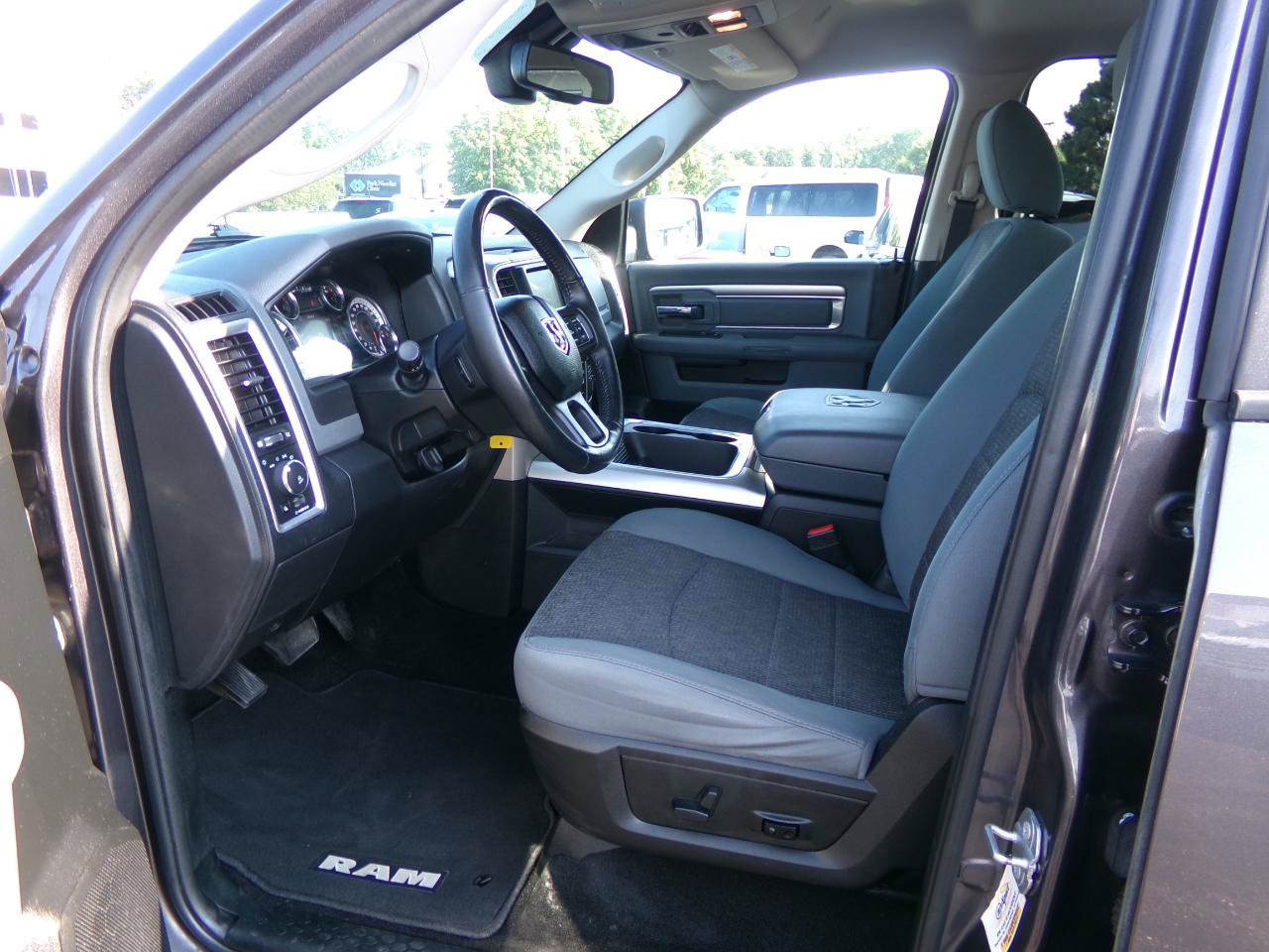 Used 2017 RAM 1500 Classic SLT w/ SLT Plus D←cor Group AWD/4WD image 12