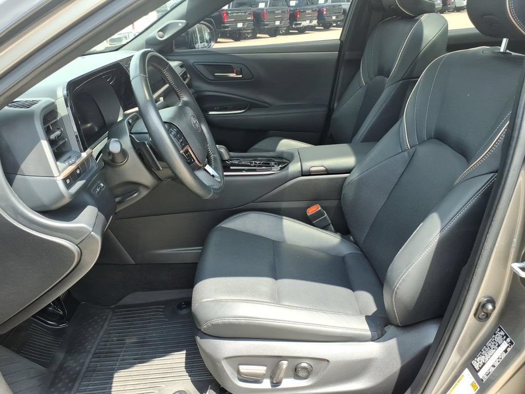 Used 2024 Toyota Crown Platinum AWD/4WD image 14