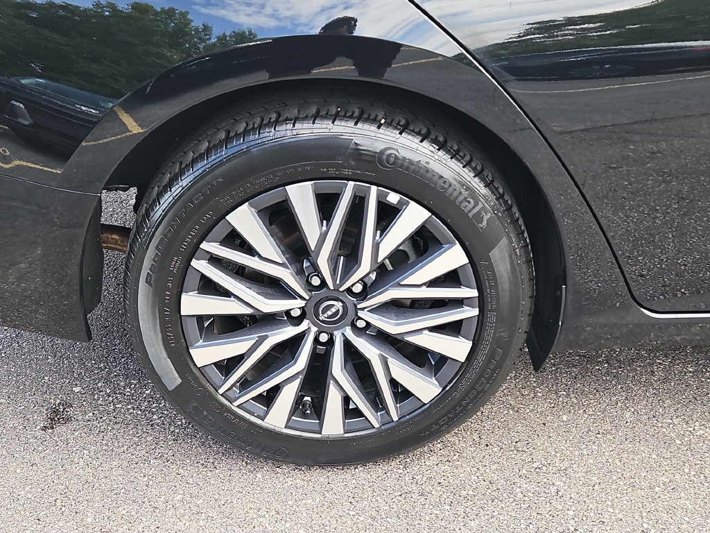 Used 2025 Nissan Altima 2.5 SV FWD image 7