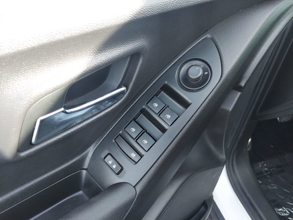 Used 2018 Chevrolet Trax LS image 13