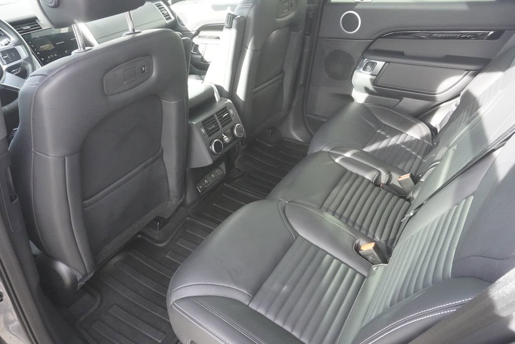 Used 2025 Land Rover Discovery S image 29