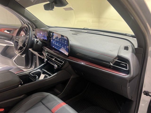 Used 2025 Chevrolet Traverse RS w/ LPO, Roadside Safety Package FWD image 27