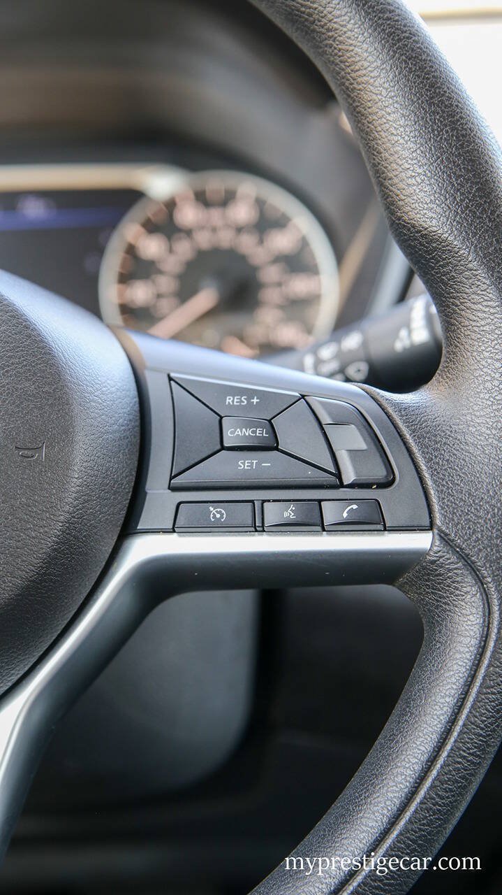 Used 2025 Nissan Altima 2.5 SV FWD image 37