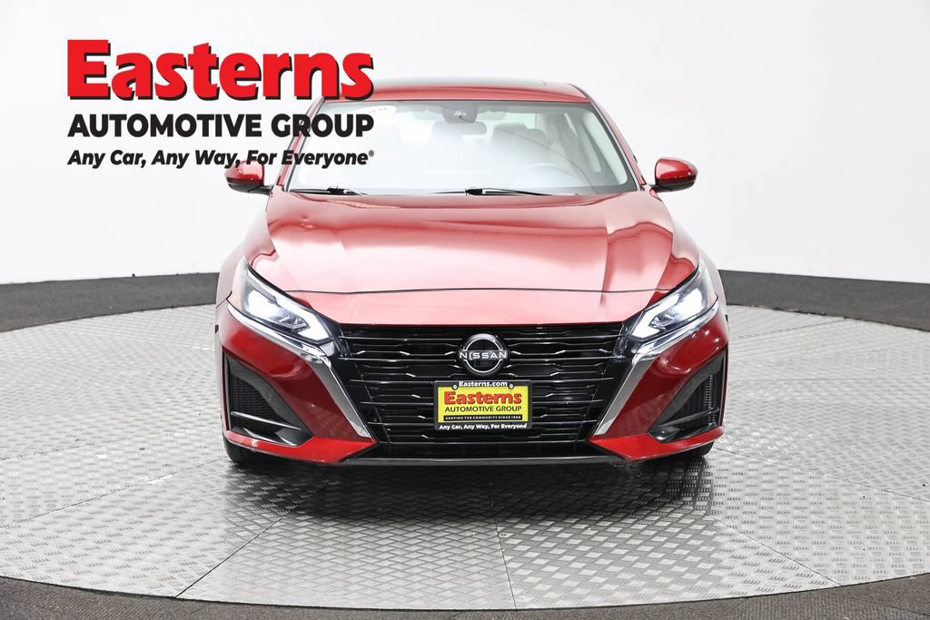 Used 2023 Nissan Altima 2.5 SV w/ SV Premium Package AWD/4WD image 2