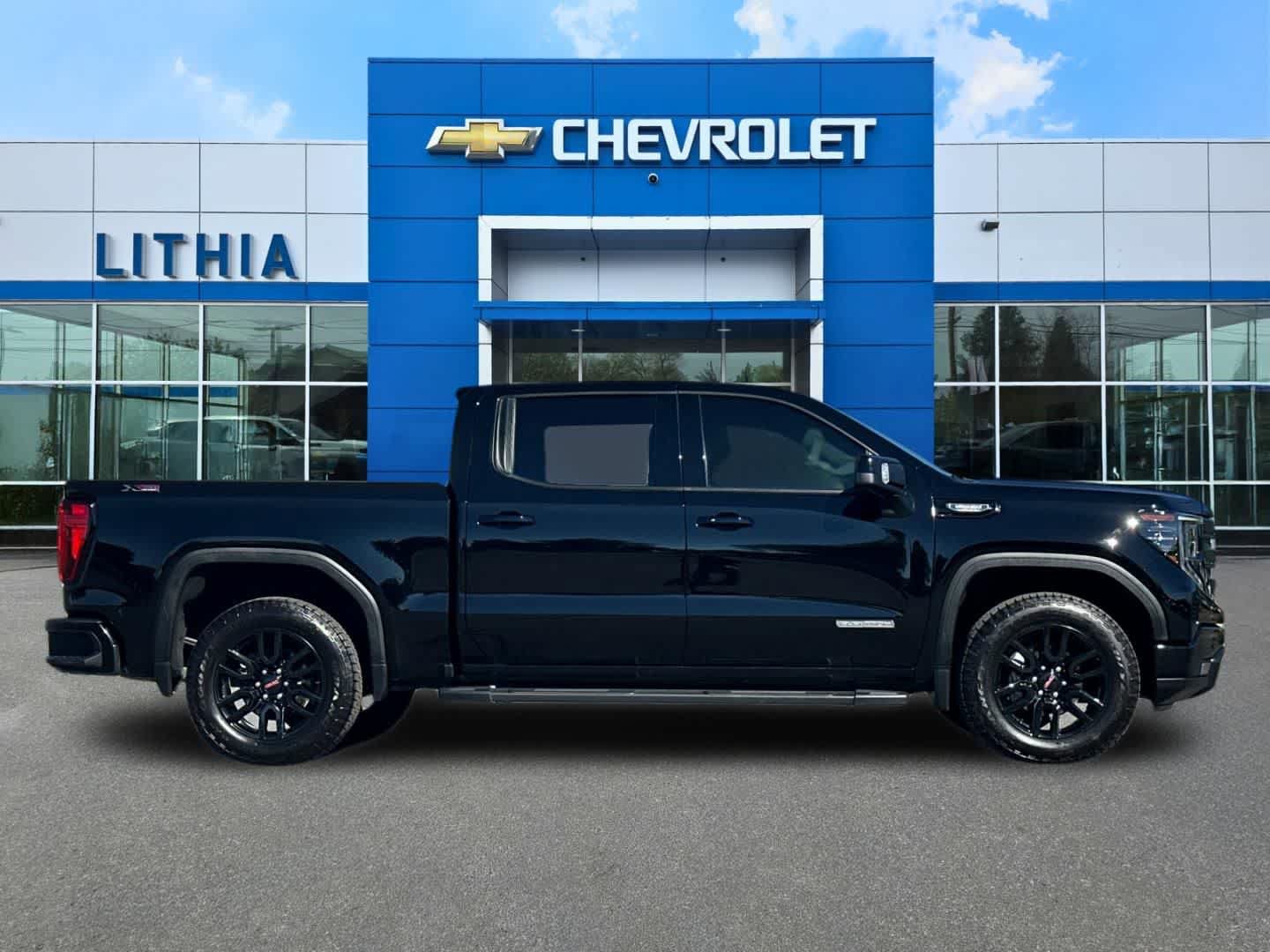 Used 2024 GMC Sierra 1500 Elevation w/ Elevation Premium Package AWD/4WD image 8