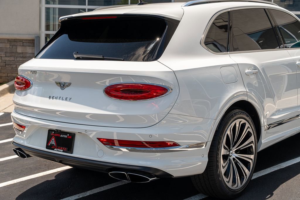 Used 2021 Bentley Bentayga Plug-In Hybrid AWD/4WD image 14
