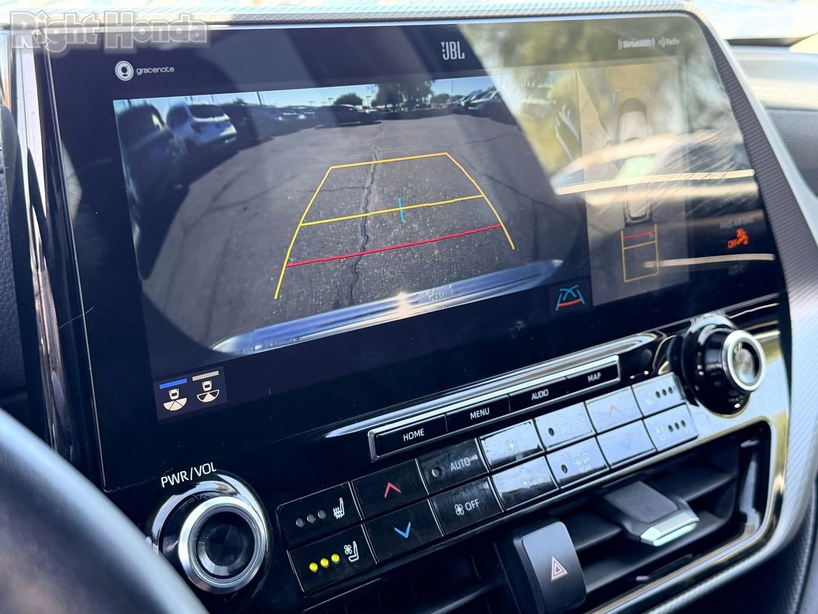 Used 2020 Toyota Highlander Platinum FWD image 26