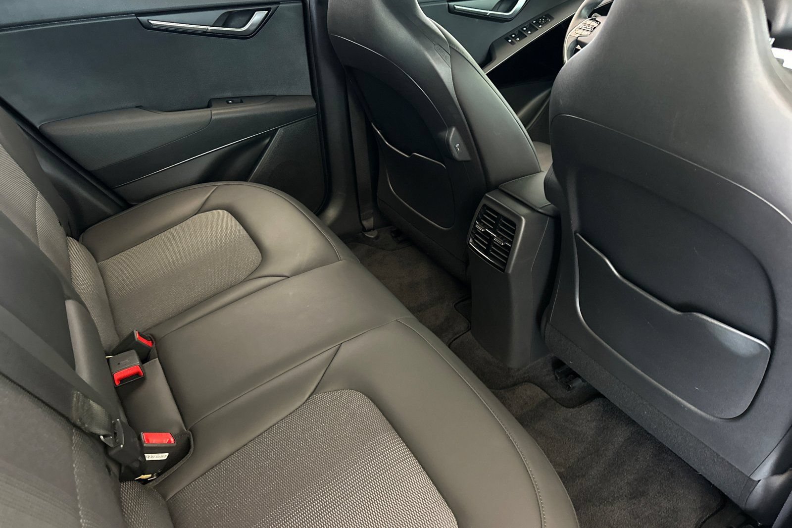 Used 2024 Kia Niro Wind FWD image 19