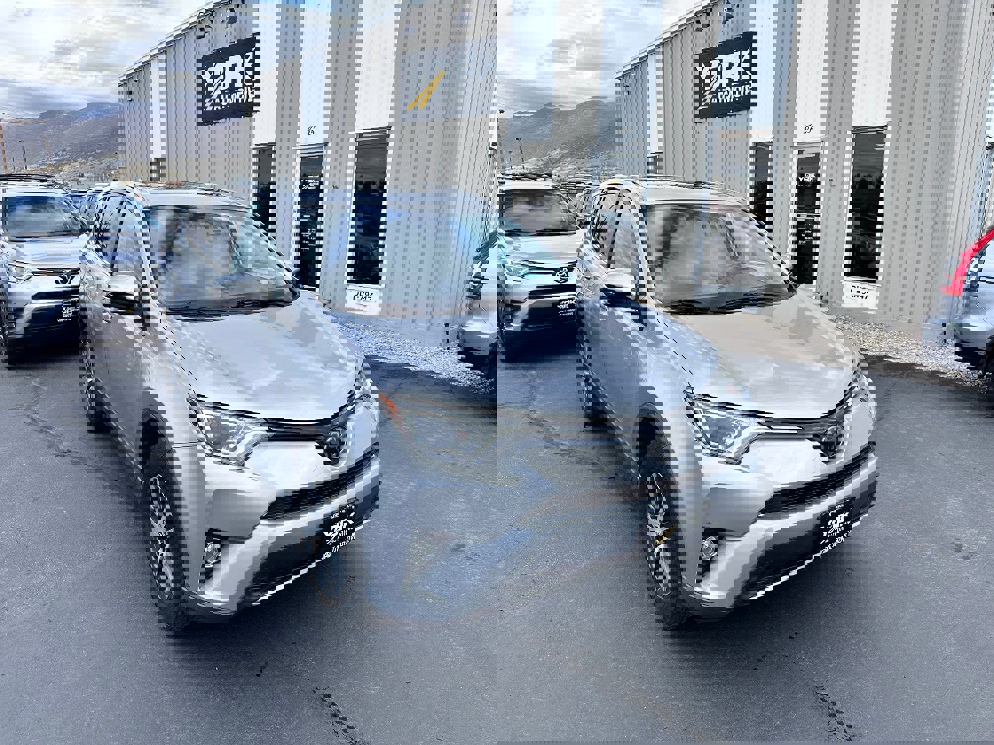 Used 2017 Toyota RAV4 XLE image 1