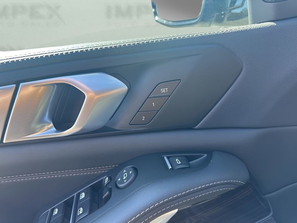 Used 2023 BMW X5 xDrive40i w/ M Sport Package image 11