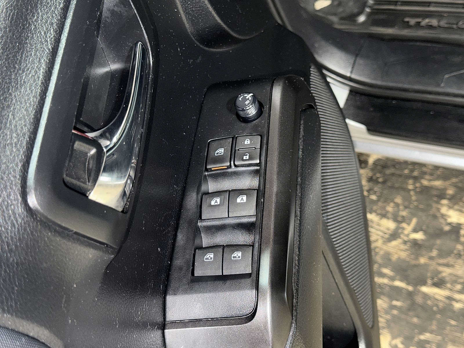 Used 2021 Toyota Tacoma TRD Sport AWD/4WD image 22