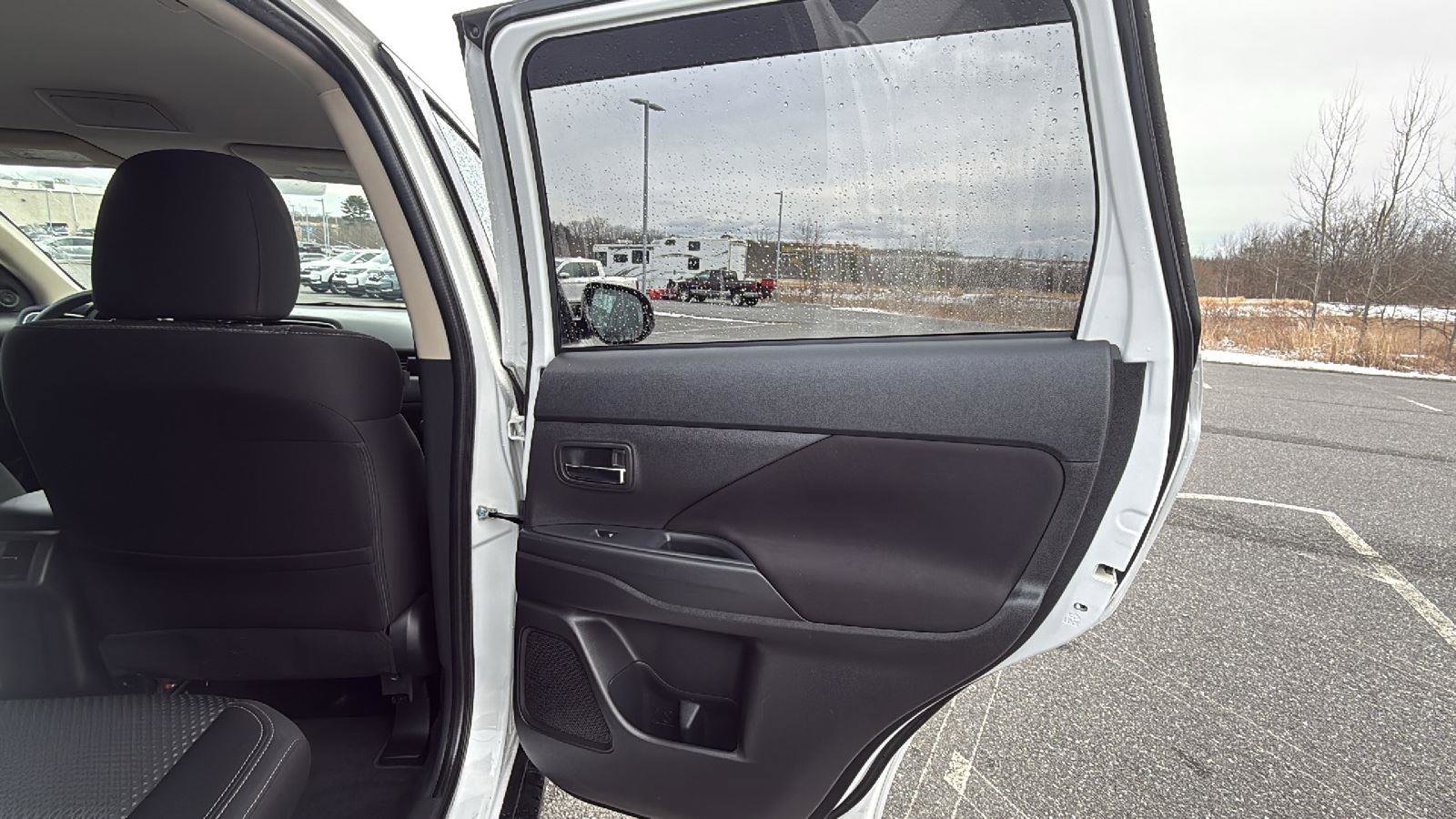 Used 2019 Mitsubishi Outlander ES image 19