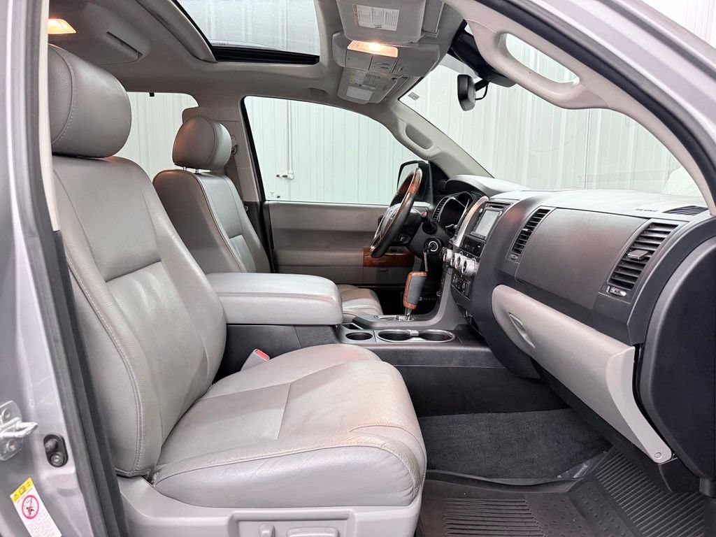 Used 2018 Toyota Sequoia Platinum AWD/4WD image 44