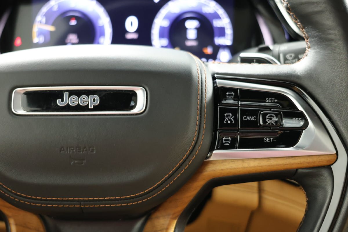 Used 2025 Jeep Grand Cherokee L Summit AWD/4WD image 31