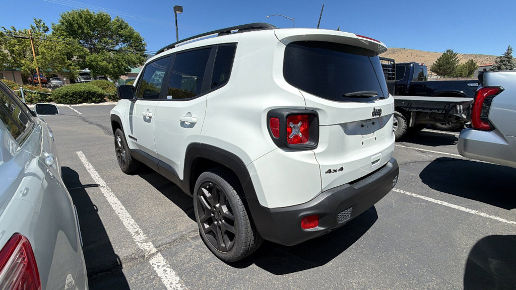 Used 2021 Jeep Renegade Latitude AWD/4WD image 3