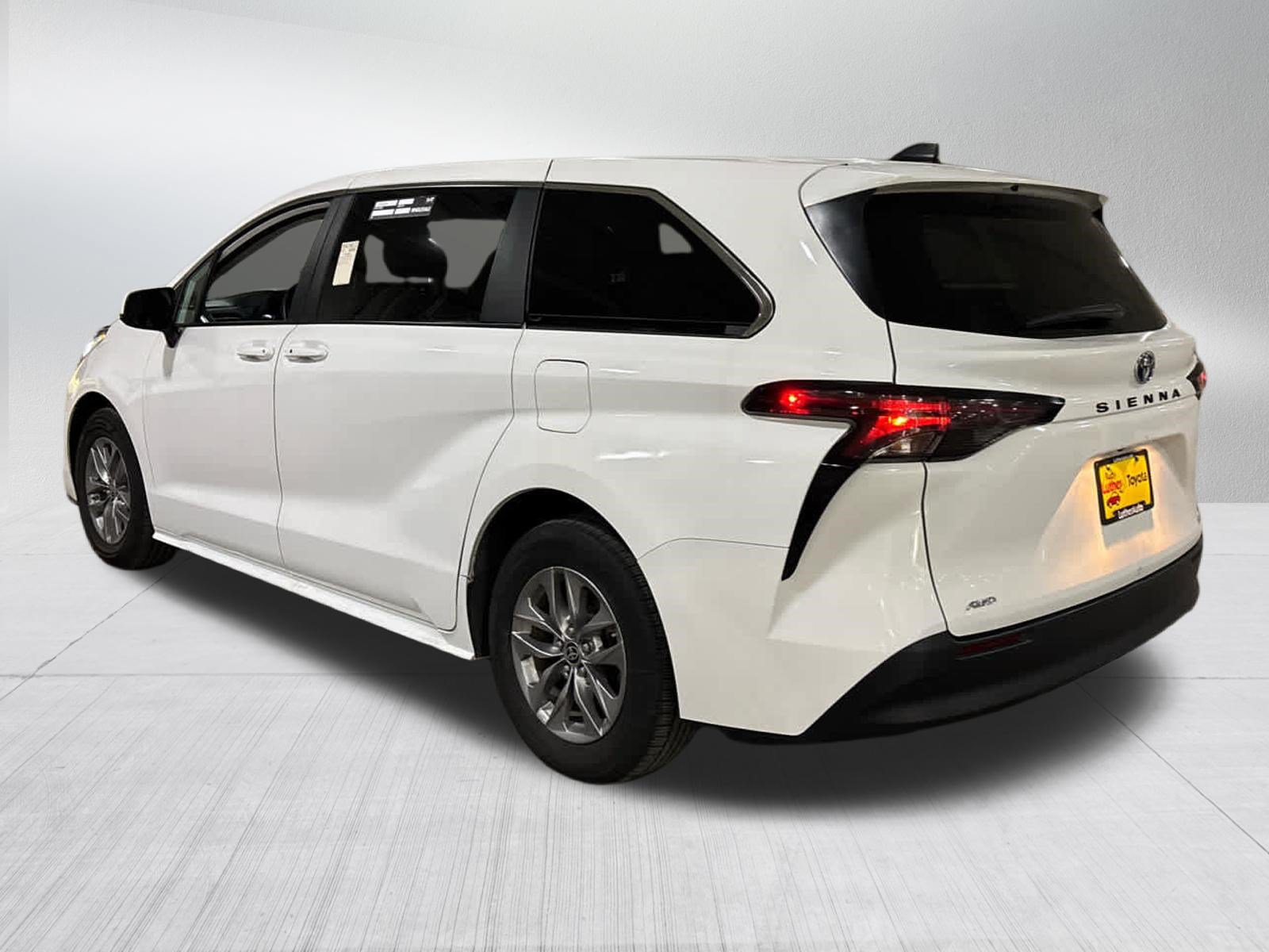 Certified 2024 Toyota Sienna LE AWD/4WD image 4