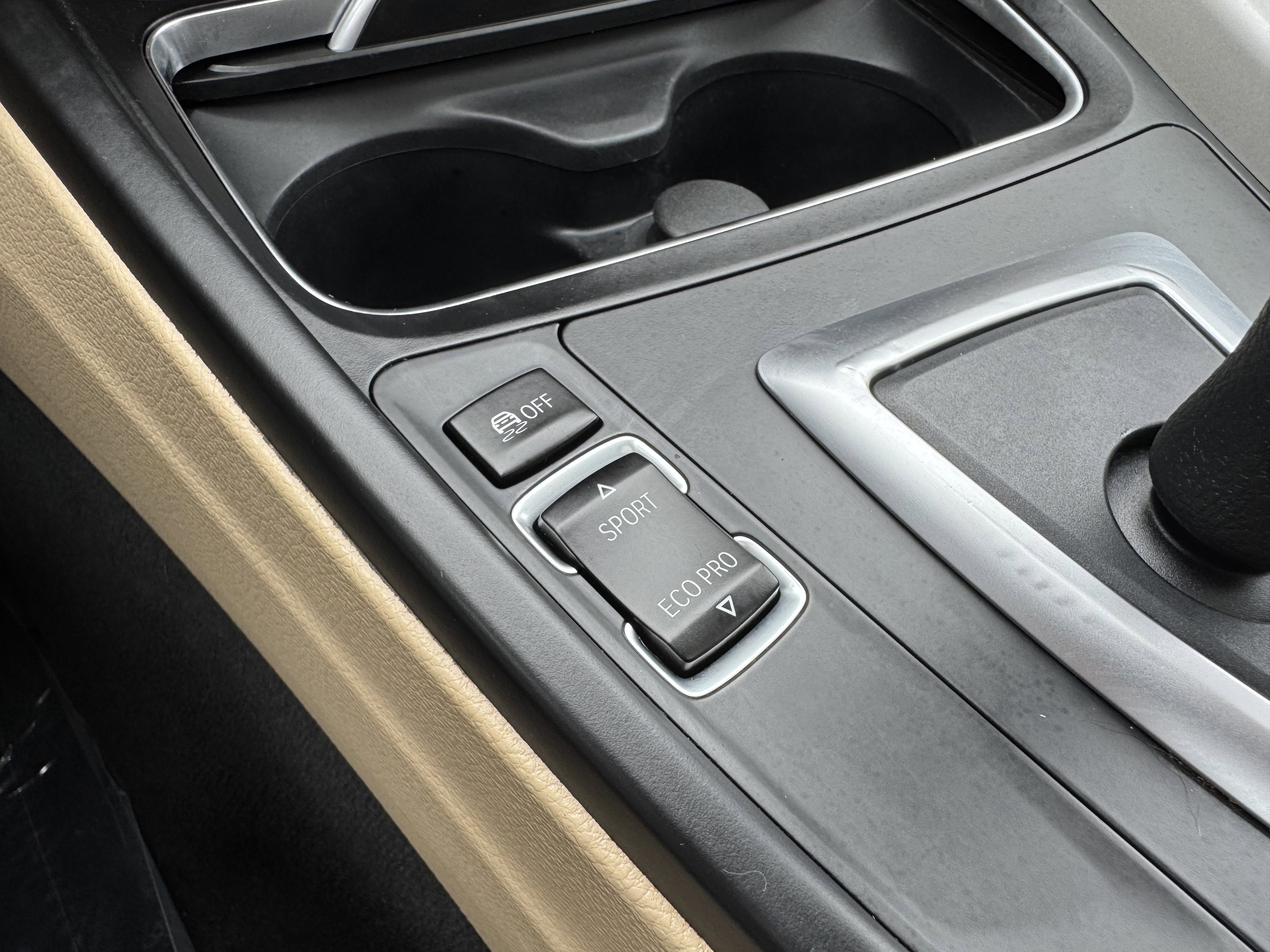 Used 2018 BMW 320i Sedan w/ Convenience Package image 10