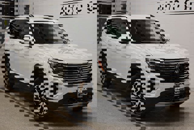 Used 2025 Volkswagen Atlas SE image 1