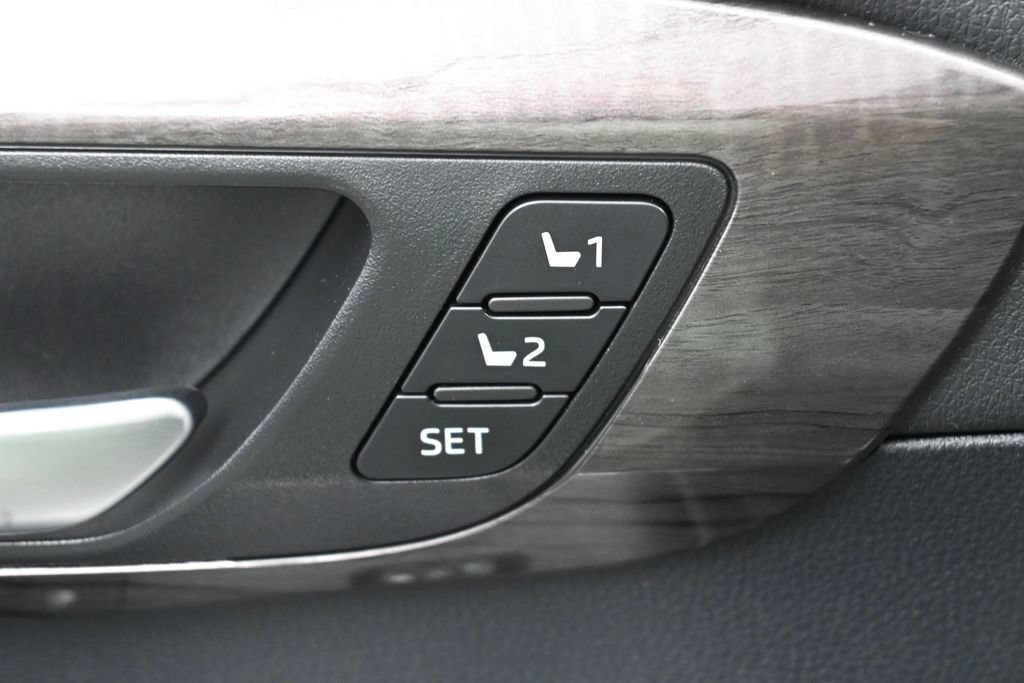 Certified 2026 Toyota Highlander Limited AWD/4WD image 15