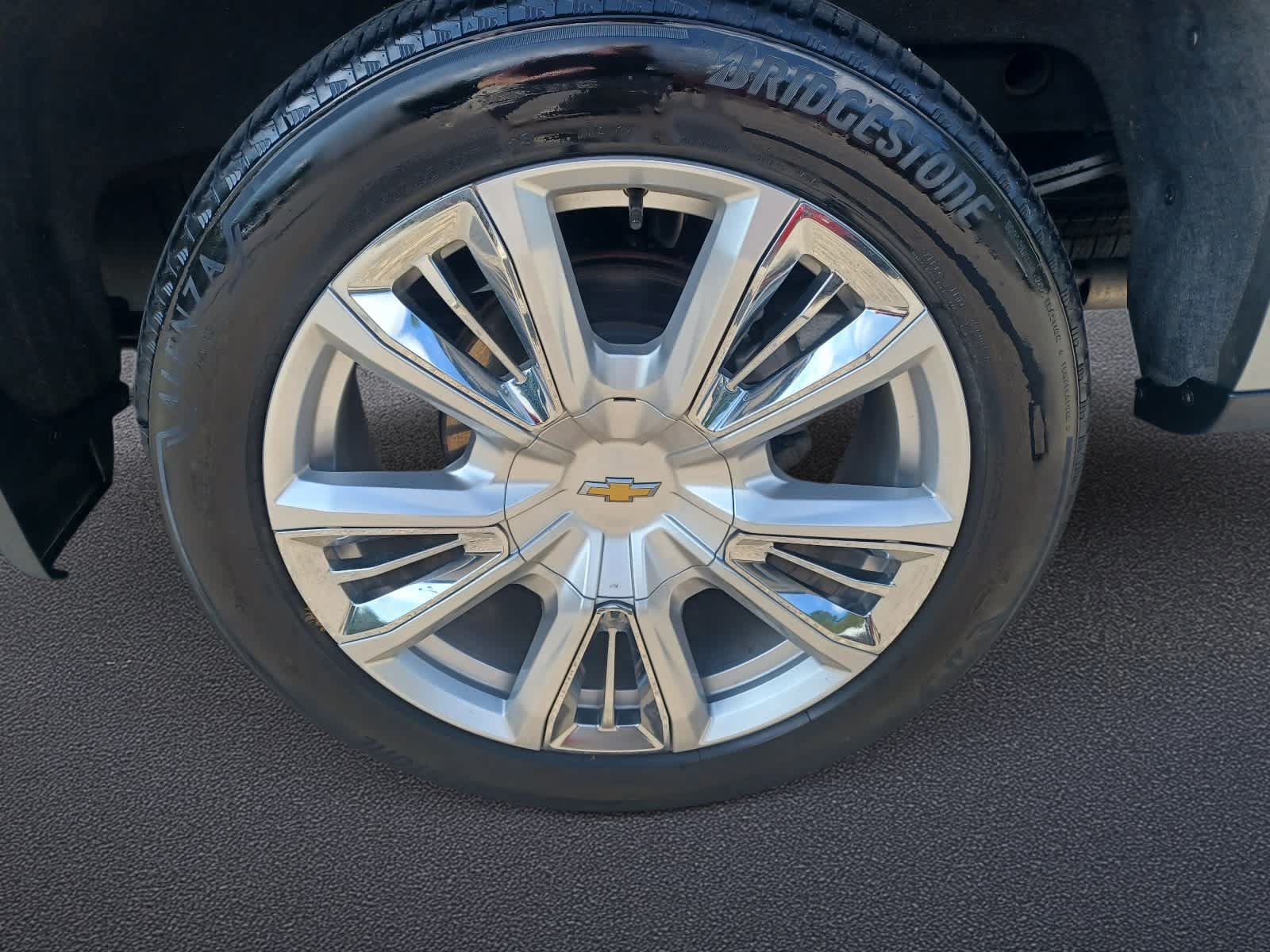 Used 2023 Chevrolet Silverado 1500 High Country w/ High Country Premium Package AWD/4WD image 28