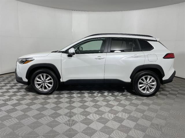 Certified 2023 Toyota Corolla Cross LE image 4