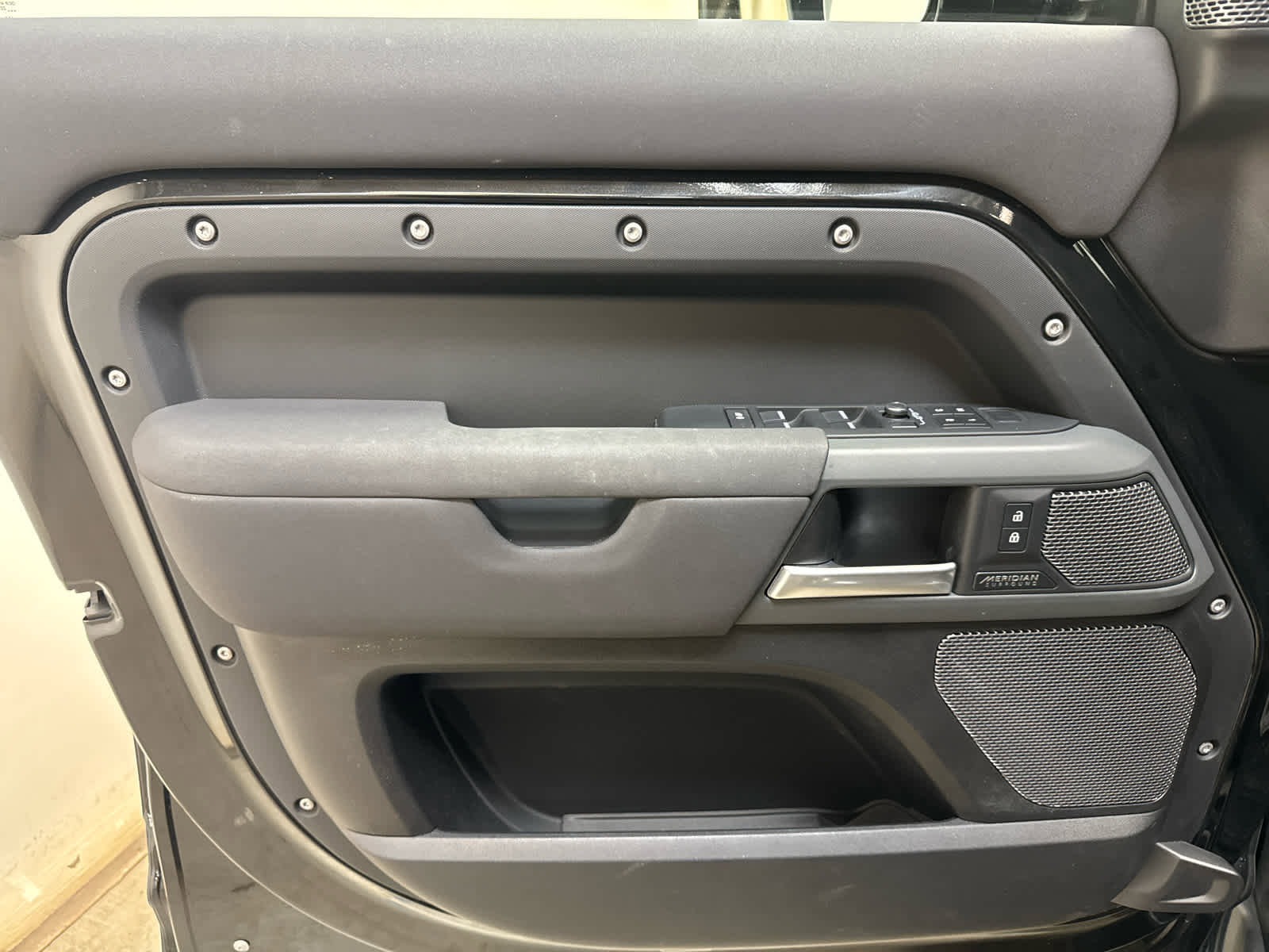 Used 2023 Land Rover Defender 110 X-Dynamic SE image 27