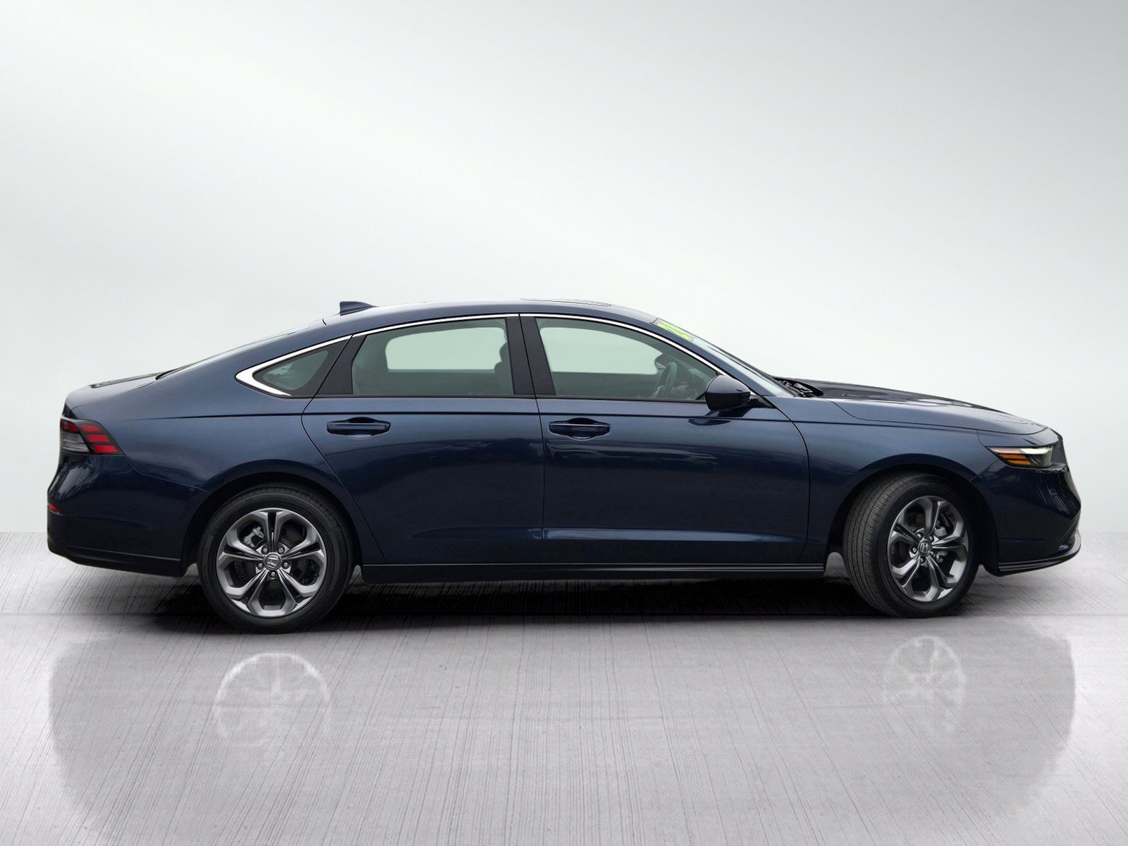 Used 2024 Honda Accord EX image 3