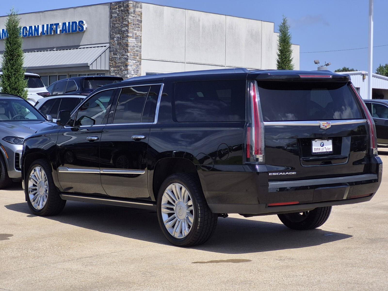 Used 2019 Cadillac Escalade ESV Platinum AWD/4WD image 6