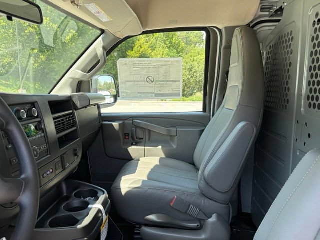 New 2026 Chevrolet Express 3500 w/ Driver Convenience Package RWD image 33