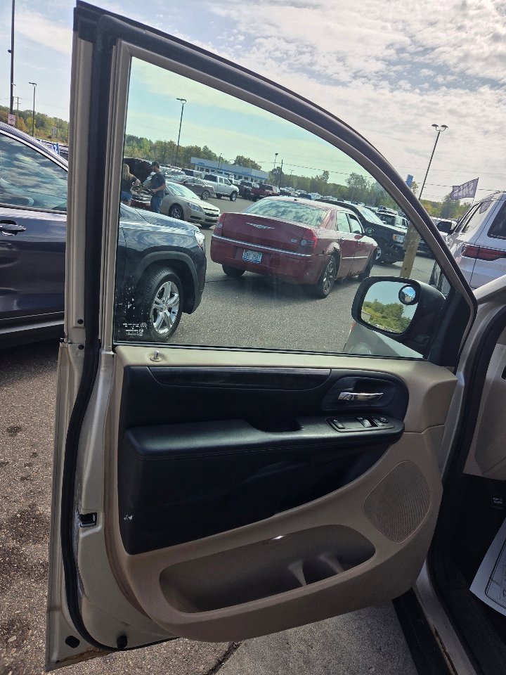 Used 2015 Dodge Grand Caravan American Value Package image 10