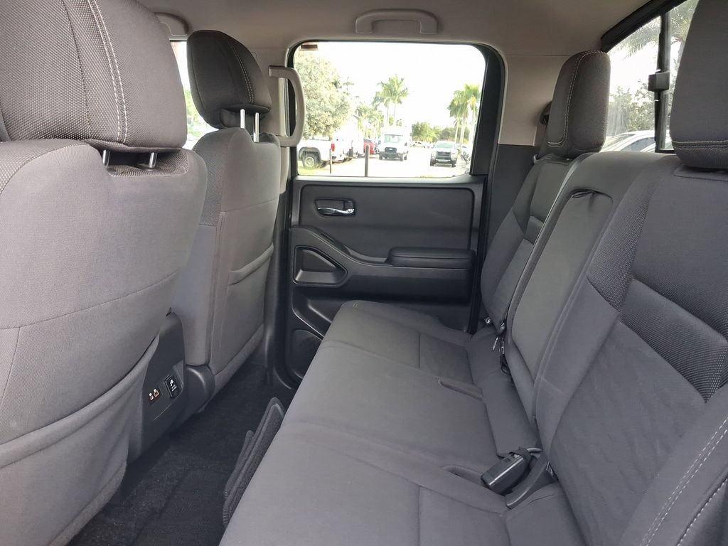 Used 2022 Nissan Frontier SV RWD image 7