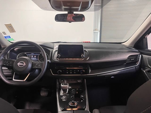 Used 2024 Nissan Rogue S image 19