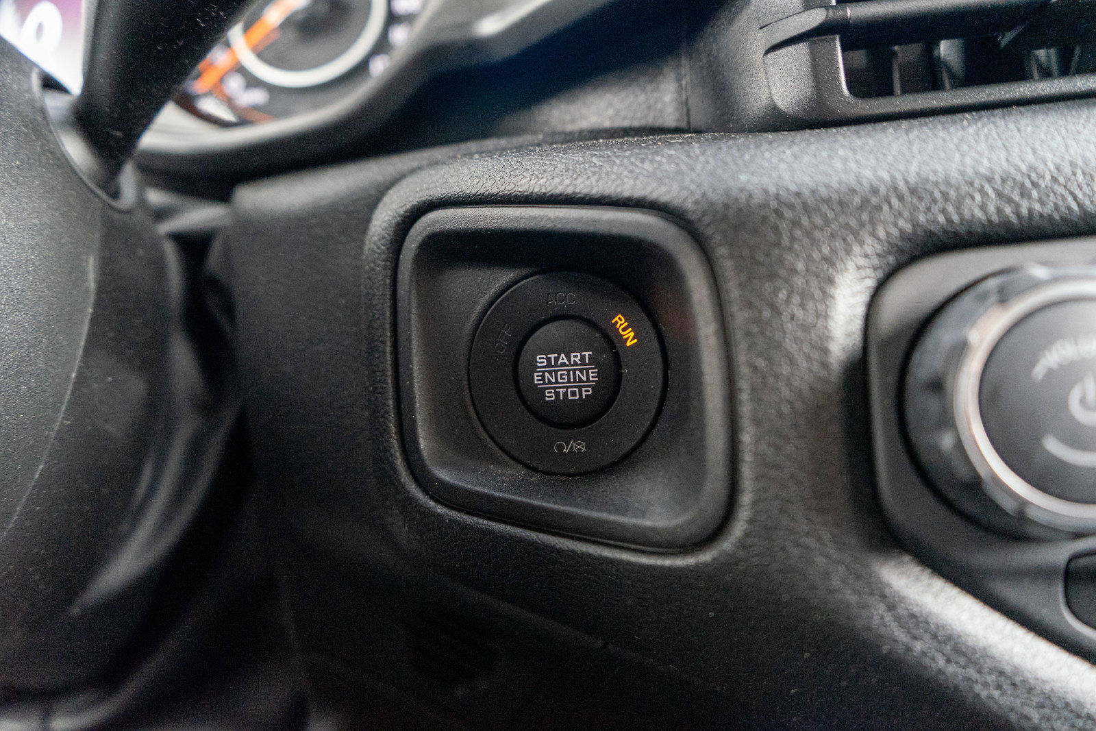 Used 2025 Jeep Wrangler Sport AWD/4WD image 19
