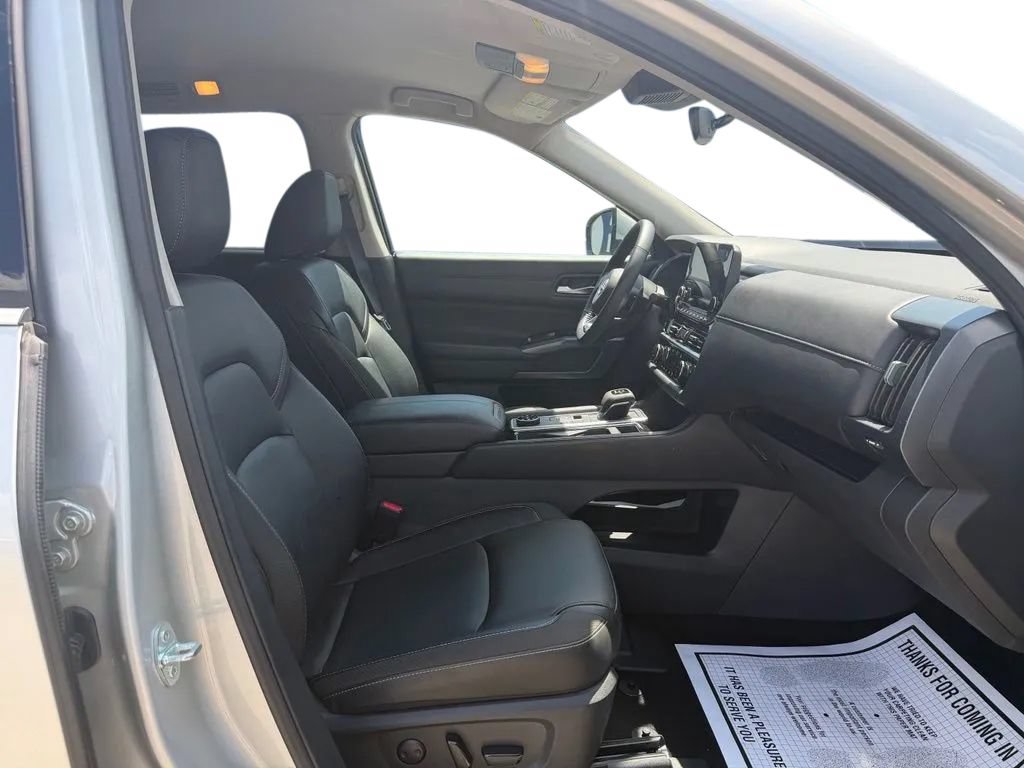 Used 2025 Nissan Pathfinder SL w/ Black Appearance Package AWD/4WD image 25