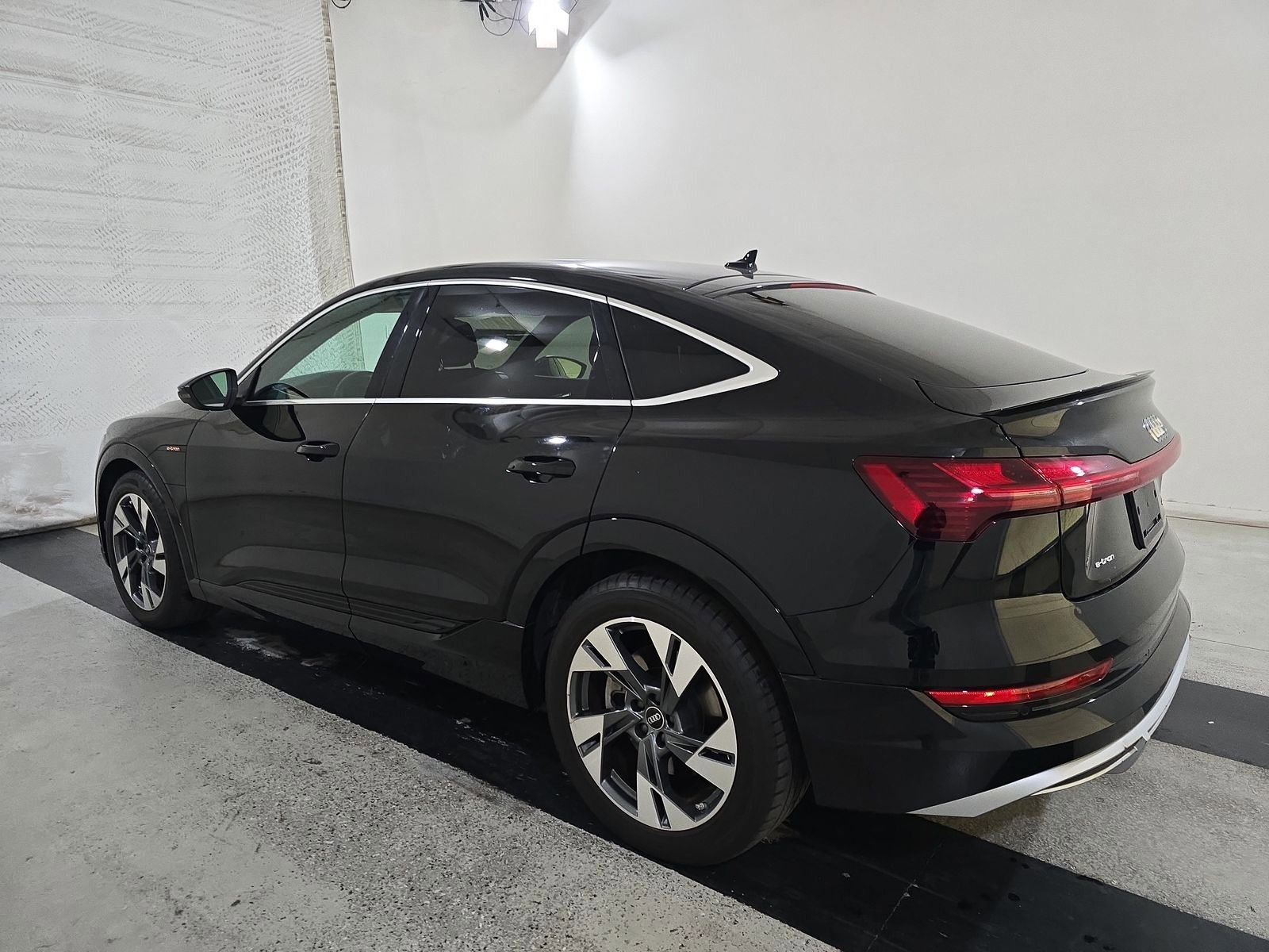Used 2022 Audi e-tron Premium AWD/4WD image 4