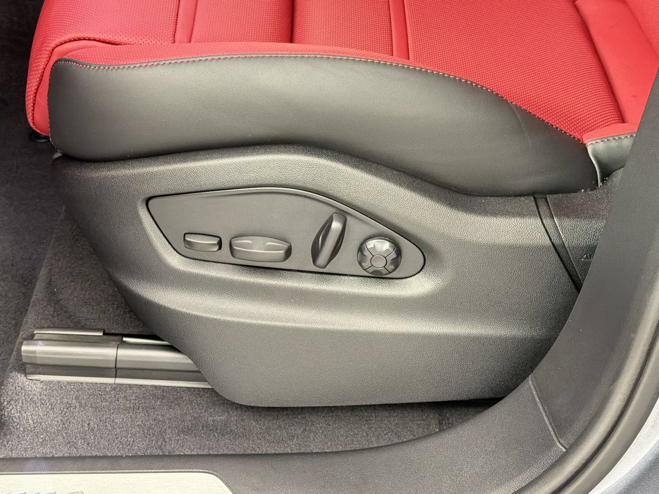 Certified 2026 Porsche Cayenne AWD/4WD image 16