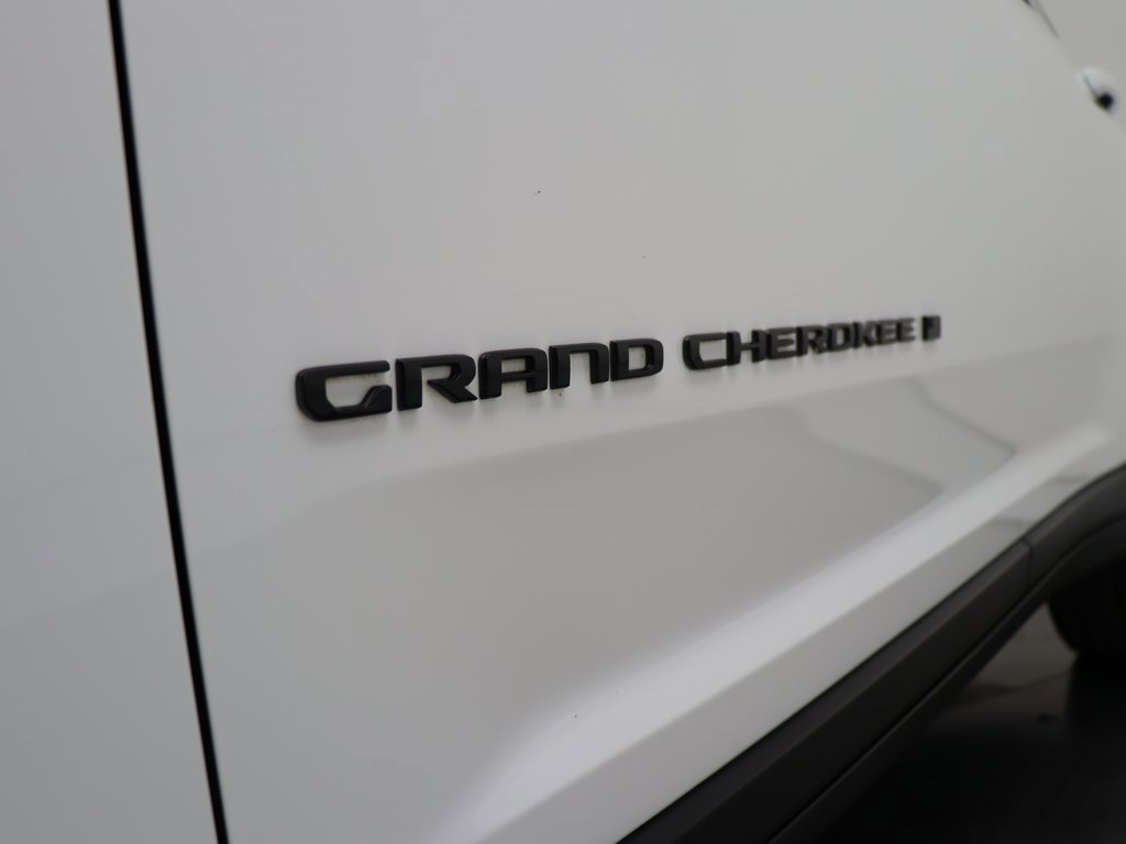 Used 2022 Jeep Grand Cherokee Altitude image 12