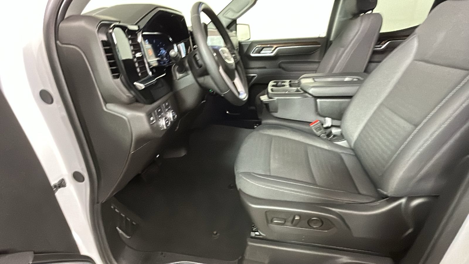 Used 2025 GMC Sierra 1500 Elevation AWD/4WD image 13