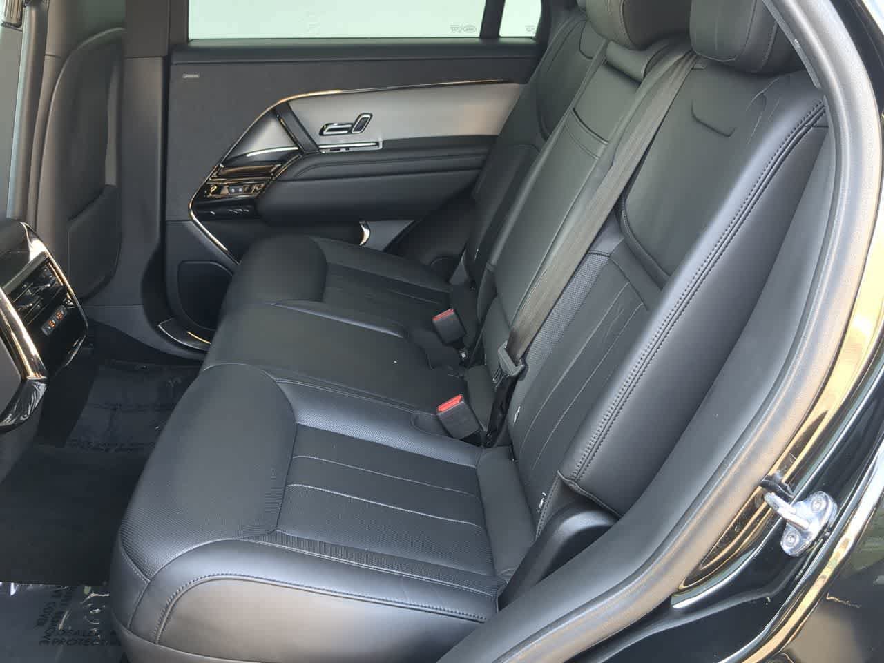 Used 2025 Land Rover Range Rover Sport SE AWD/4WD image 21