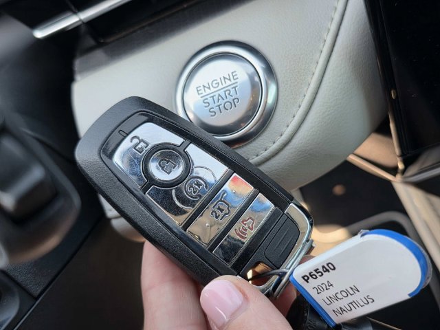Certified 2024 Lincoln Nautilus Premier AWD/4WD image 16