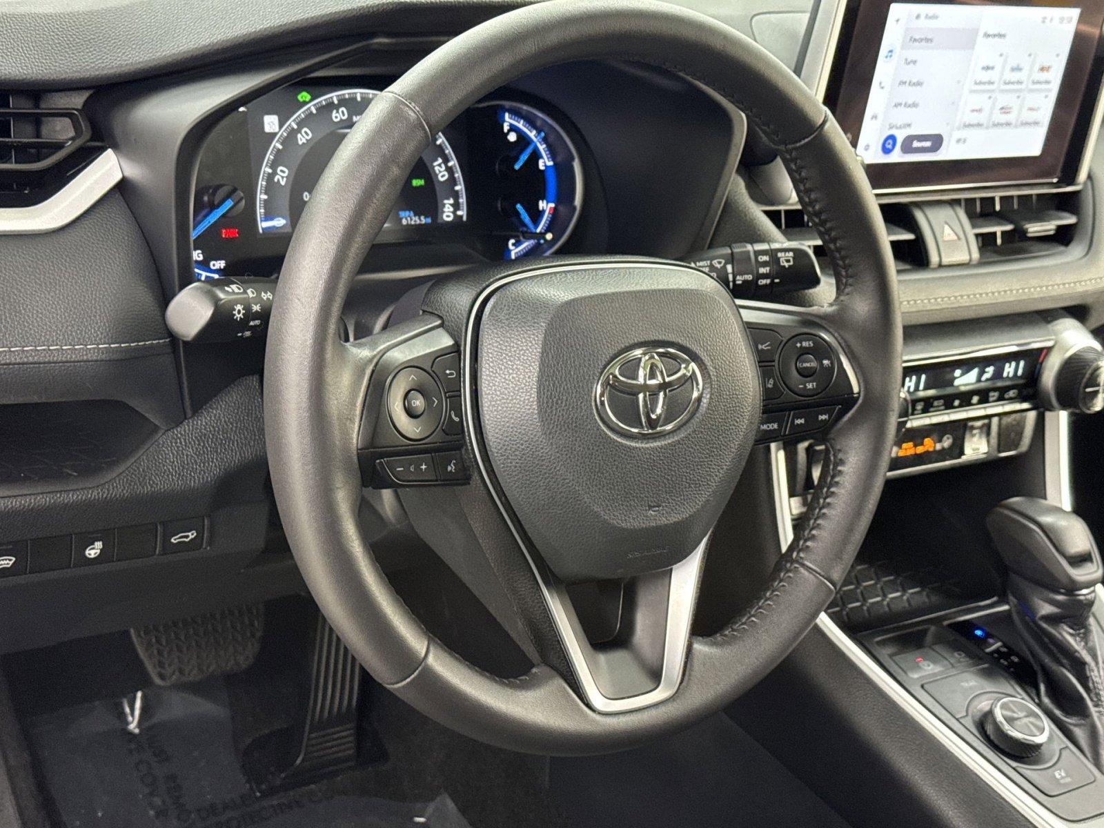 Used 2024 Toyota RAV4 XLE image 20