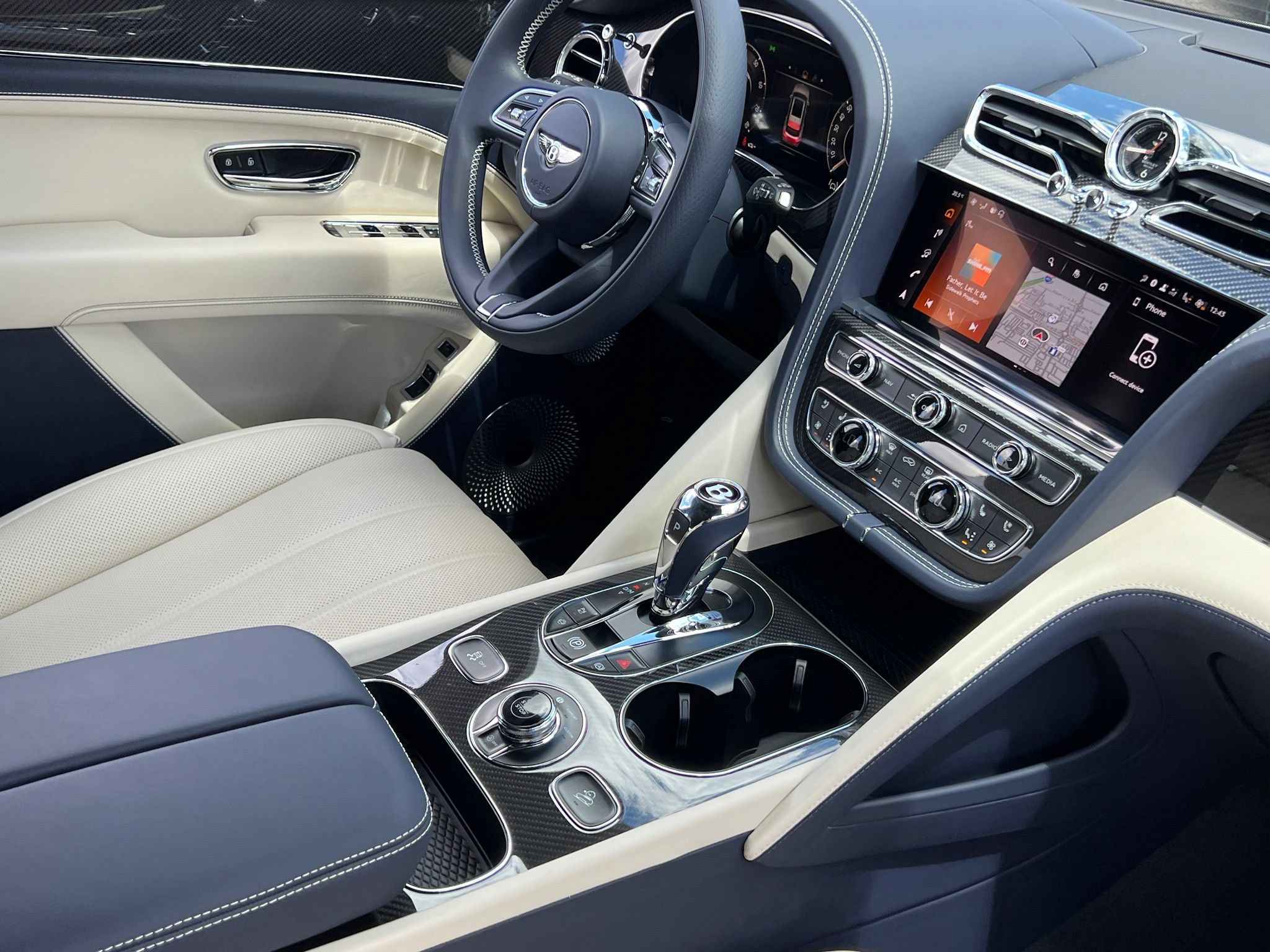 New 2026 Bentley Bentayga Extended Wheelbase AWD/4WD image 16