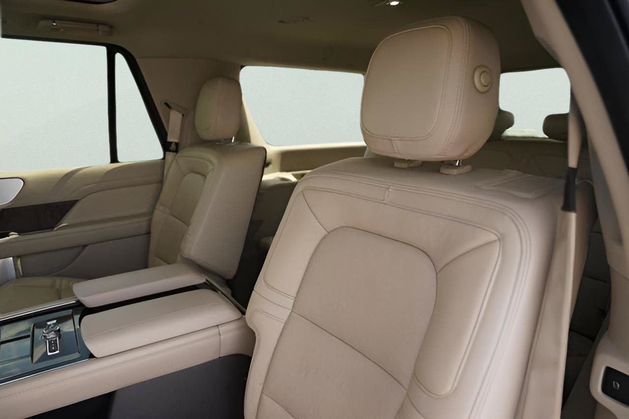 Used 2020 Lincoln Navigator L Reserve w/ Equipment Group 208A Reserve AWD/4WD image 14