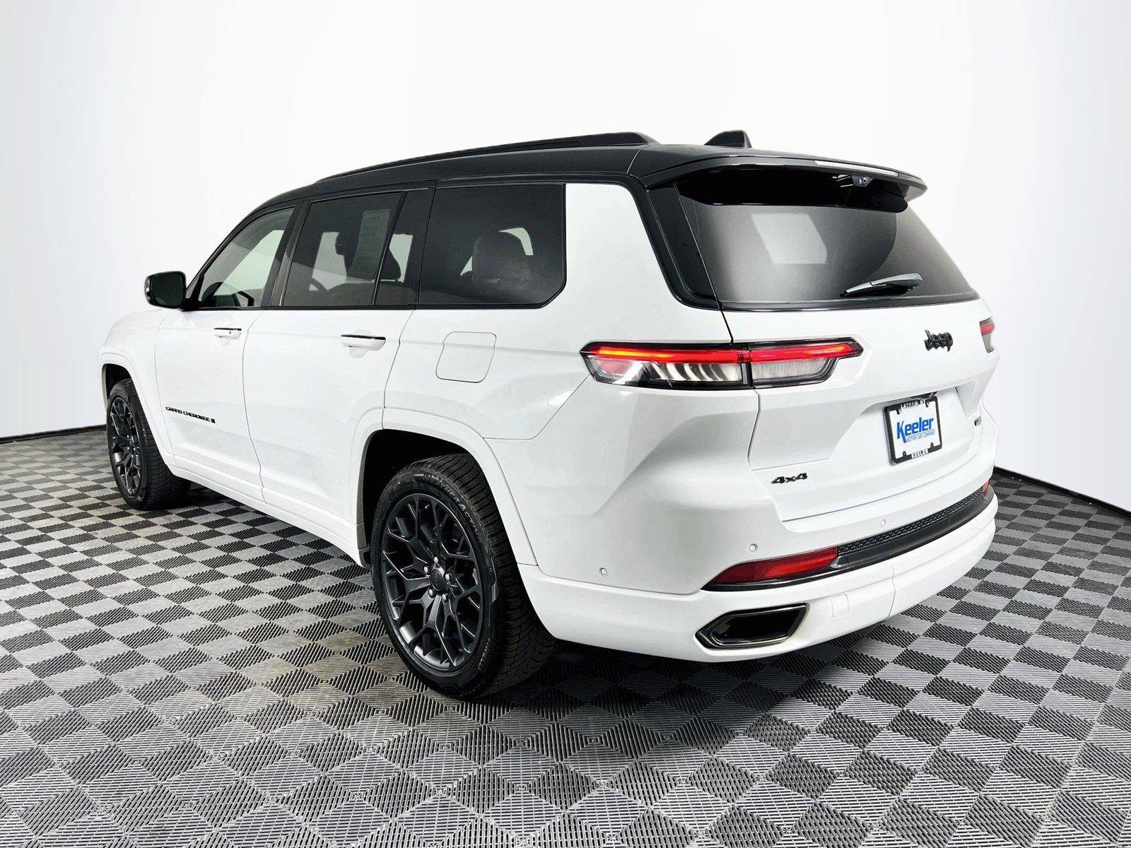 Used 2024 Jeep Grand Cherokee L Summit w/ Advanced Protech Group IV AWD/4WD image 4