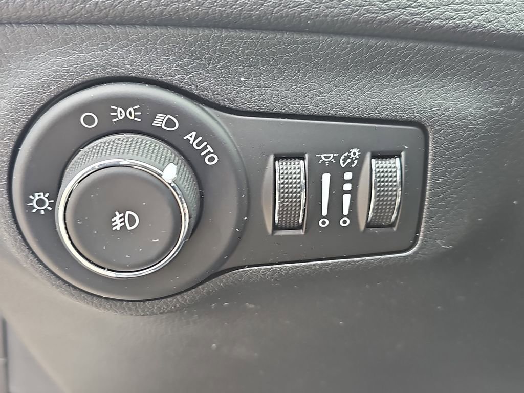 Used 2018 Jeep Compass Latitude w/ Cold Weather Group image 26