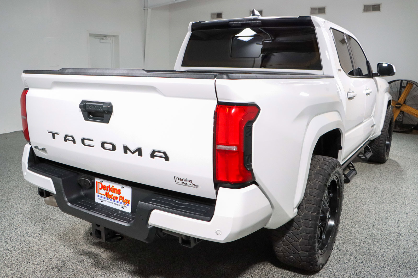 Used 2024 Toyota Tacoma SR5 image 7