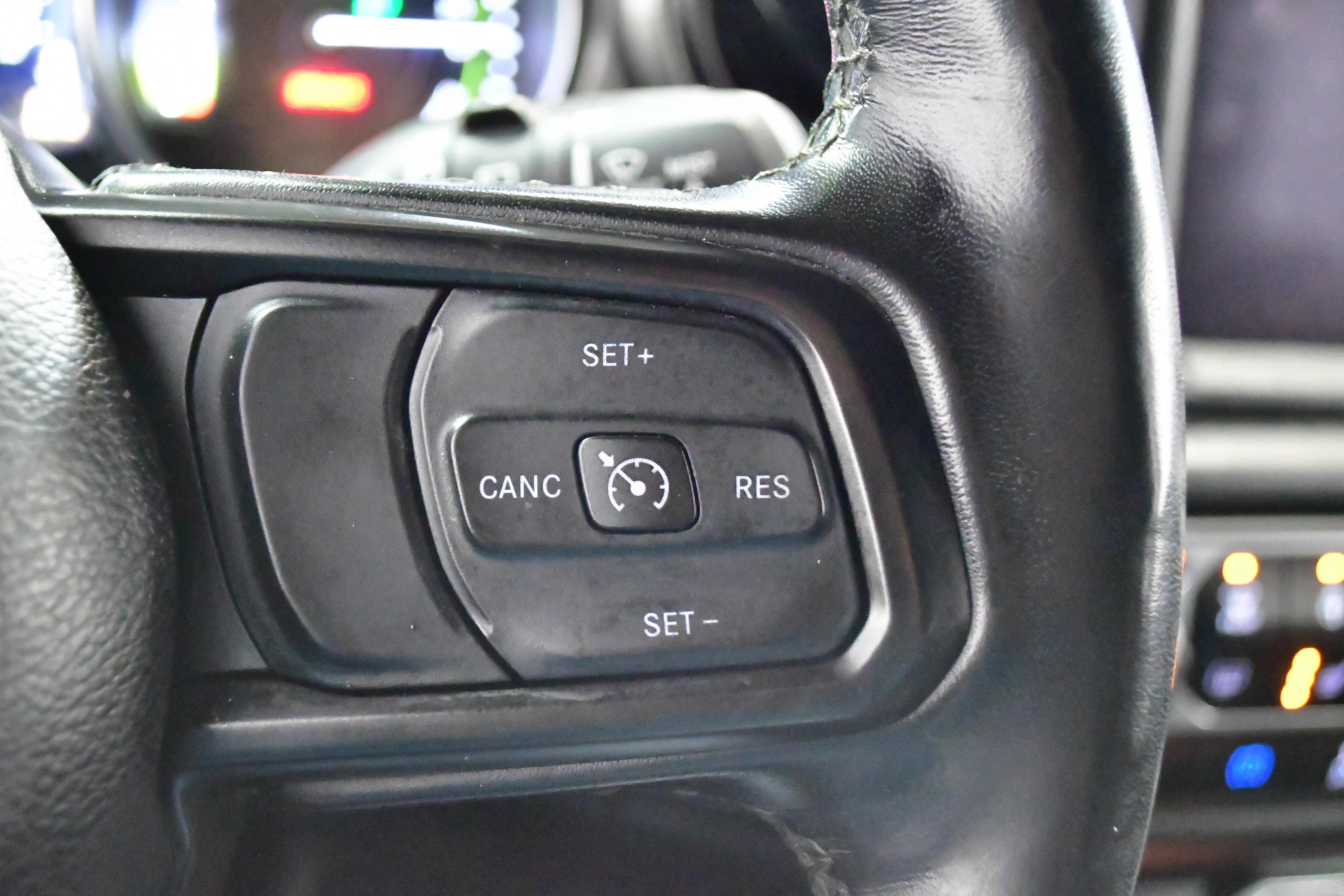 Used 2023 Jeep Wrangler Unlimited w/ Sun & Screen Package image 38