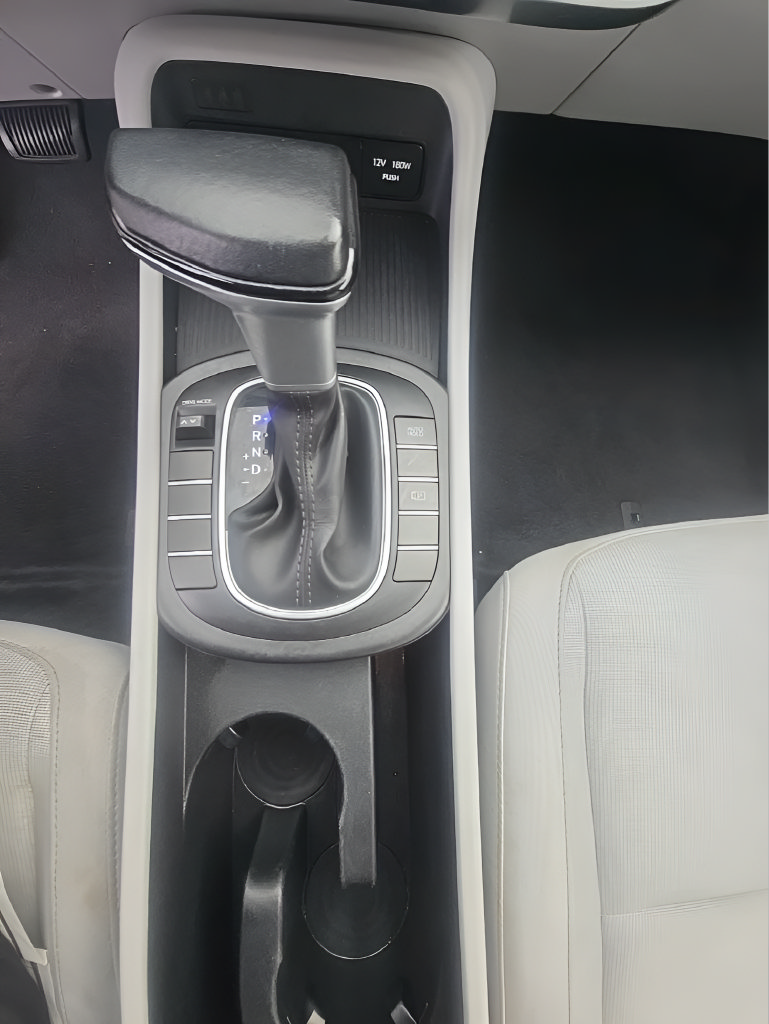 Used 2025 Hyundai Kona SEL FWD image 35